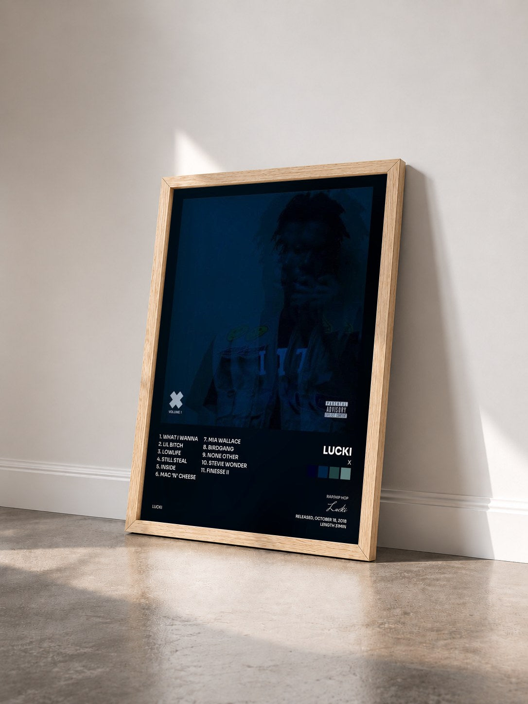 #bois Tableau de l'album X de Lucki vu de trois quarts, cadre en bois brut