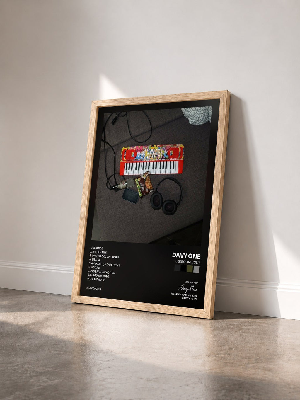 #bois Tableau de l'album BEDROOM.VOL.1 de Davy One vu de trois quarts, cadre en bois brut