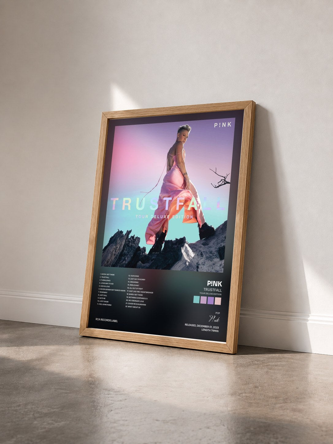 #bois Tableau de l'album TRUSTFALL (Tour Deluxe Edition) de P!nk vu de trois quarts, cadre en bois brut