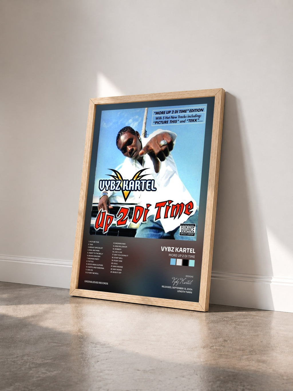 #bois Tableau de l'album More Up 2 Di Time de Vybz Kartel vu de trois quarts, cadre en bois brut