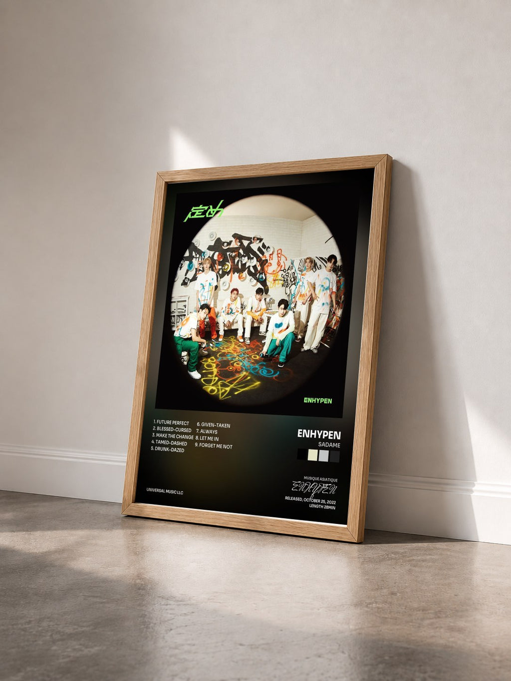 #bois Tableau de l'album Sadame de ENHYPEN vu de trois quarts, cadre en bois brut