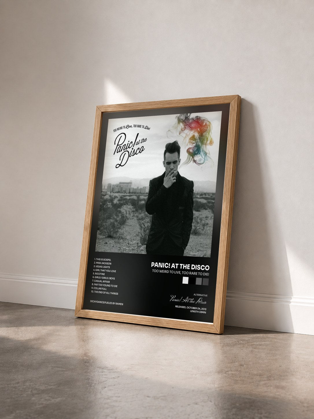 #bois Tableau de l'album Too Weird to Live, Too Rare to Die! de Panic! At the Disco vu de trois quarts, cadre en bois brut