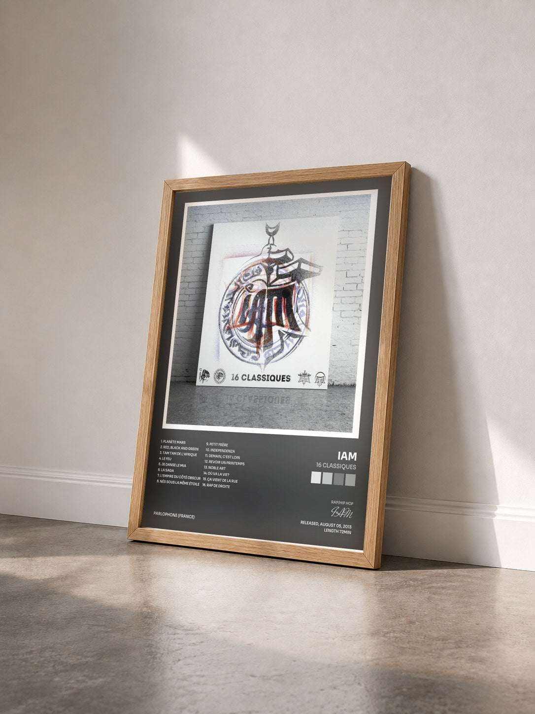 #bois Tableau de l'album 16 classiques de IAM vu de trois quarts, cadre en bois brut