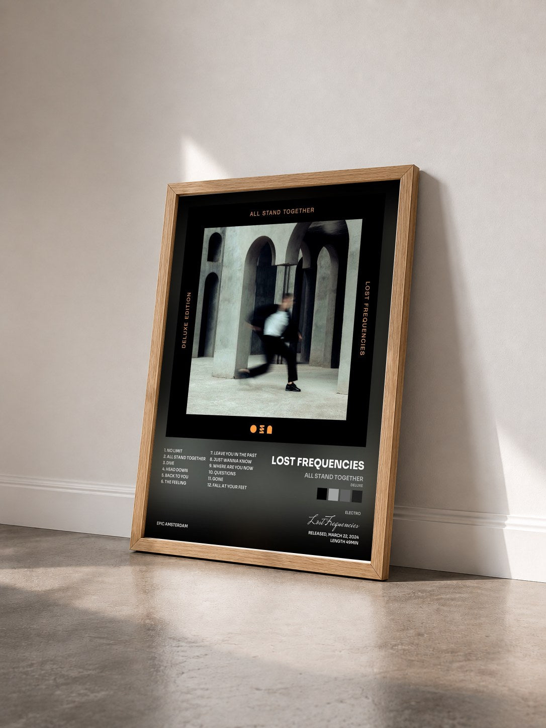 #bois Tableau de l'album All Stand Together (Deluxe) de Lost Frequencies vu de trois quarts, cadre en bois brut