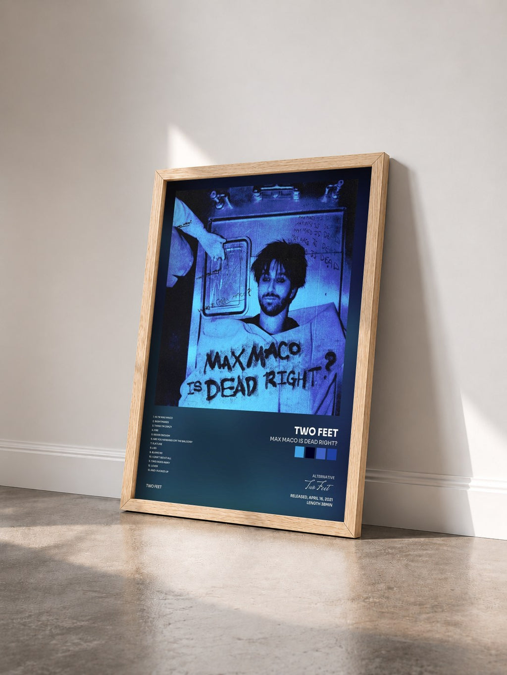 #bois Tableau de l'album Max Maco Is Dead Right? de Two Feet vu de trois quarts, cadre en bois brut