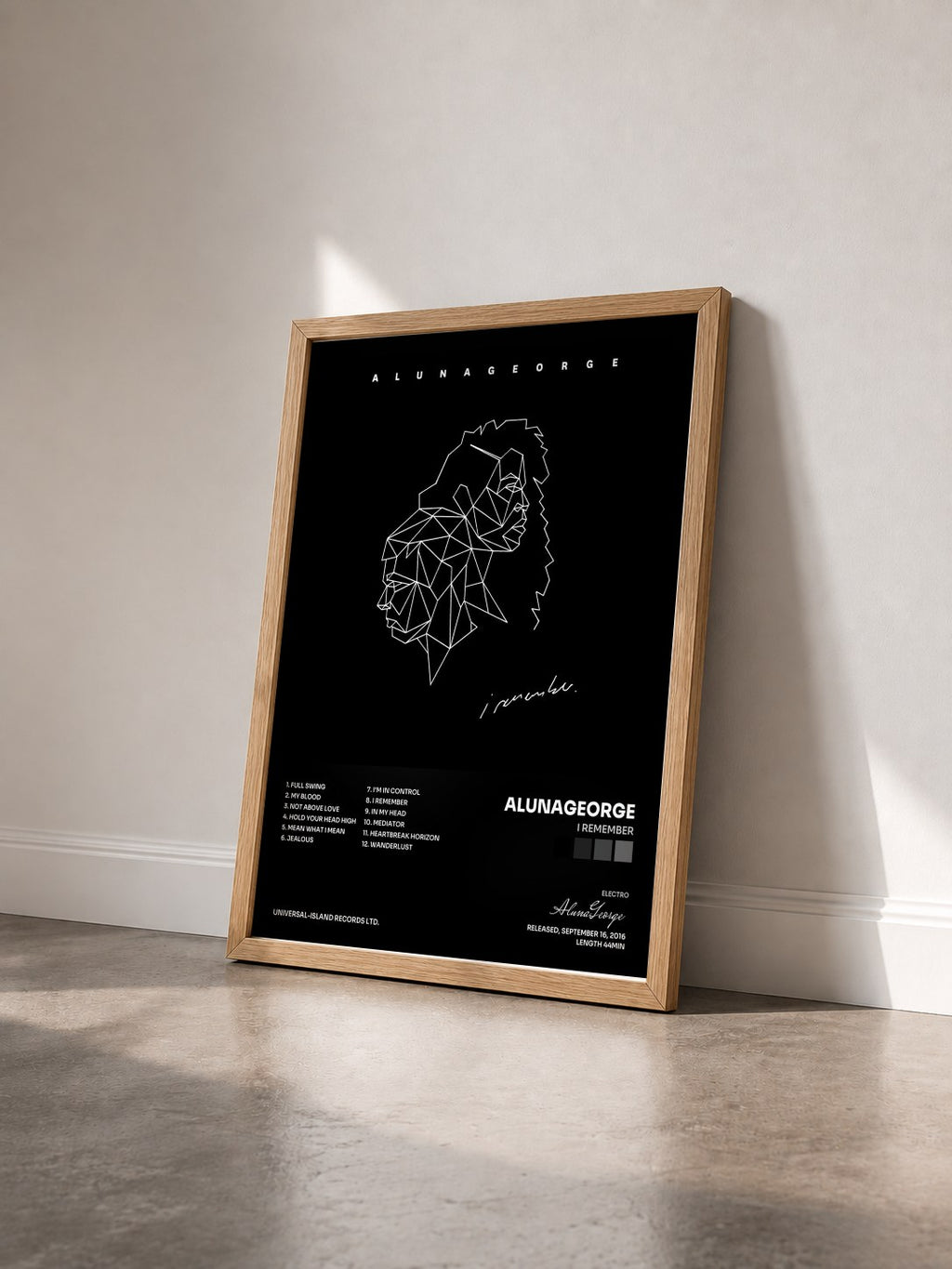 #bois Tableau de l'album I Remember de AlunaGeorge vu de trois quarts, cadre en bois brut