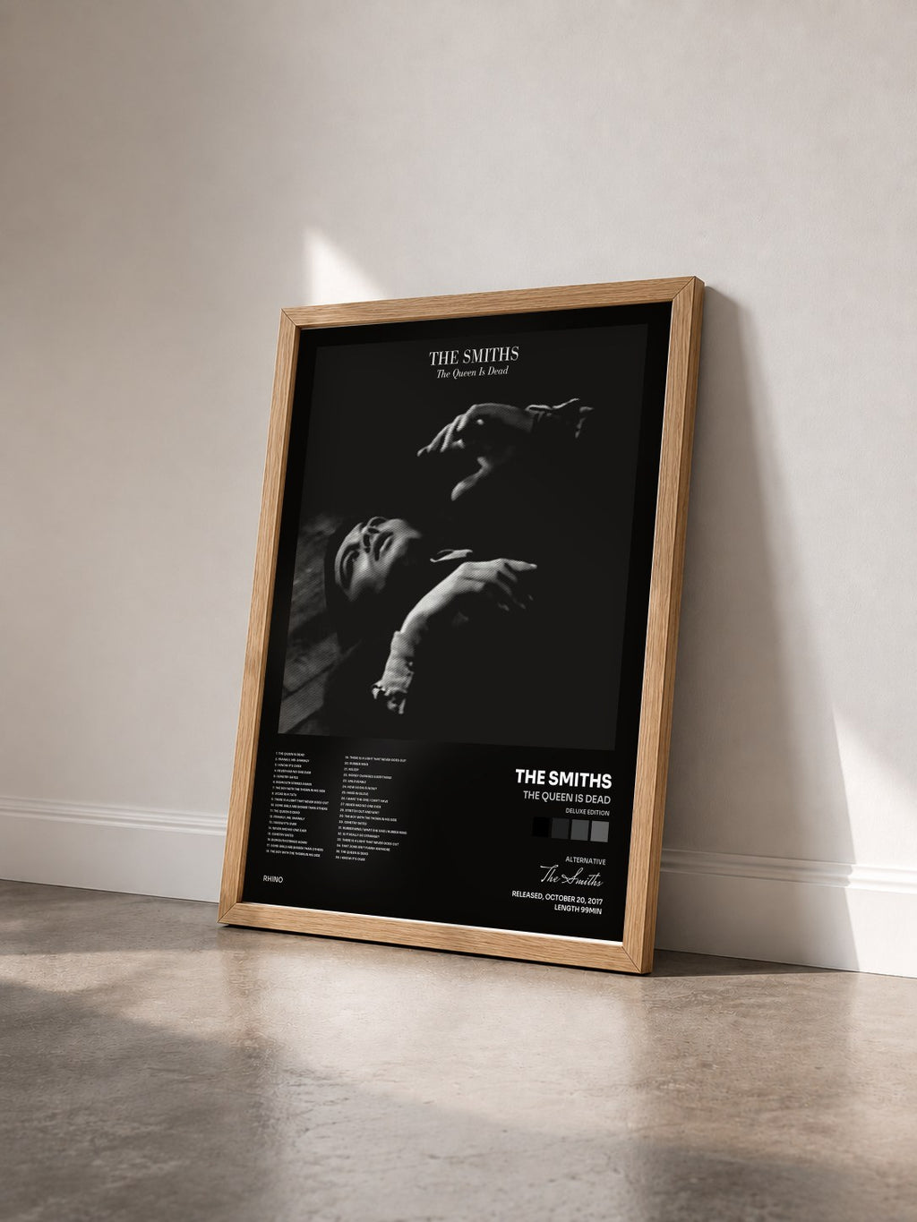#bois Tableau de l'album The Queen Is Dead (Deluxe Edition) de The Smiths vu de trois quarts, cadre en bois brut