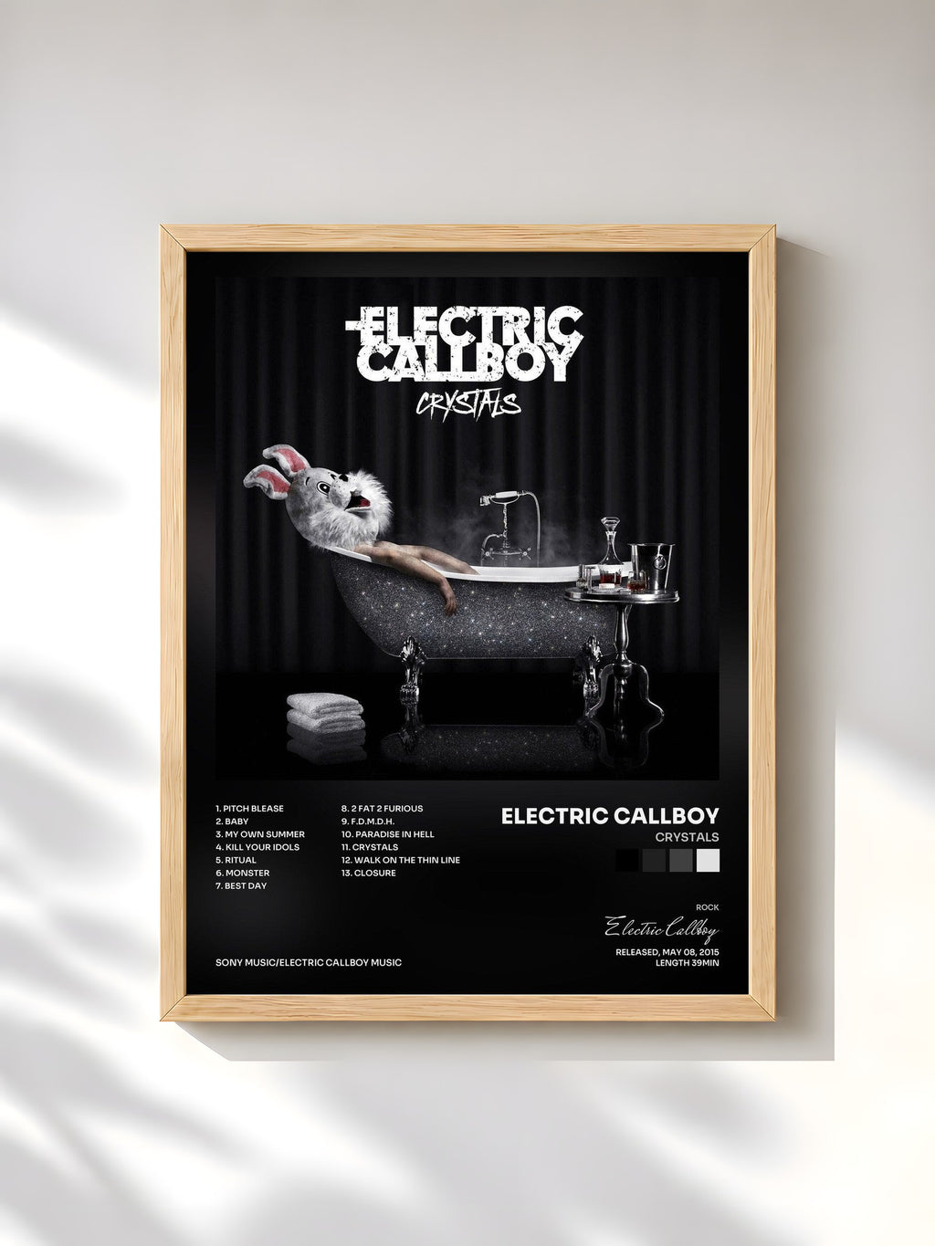 #bois Tableau de l'album Crystals de Electric Callboy, cadre en bois brut, imprimé et encadré en France