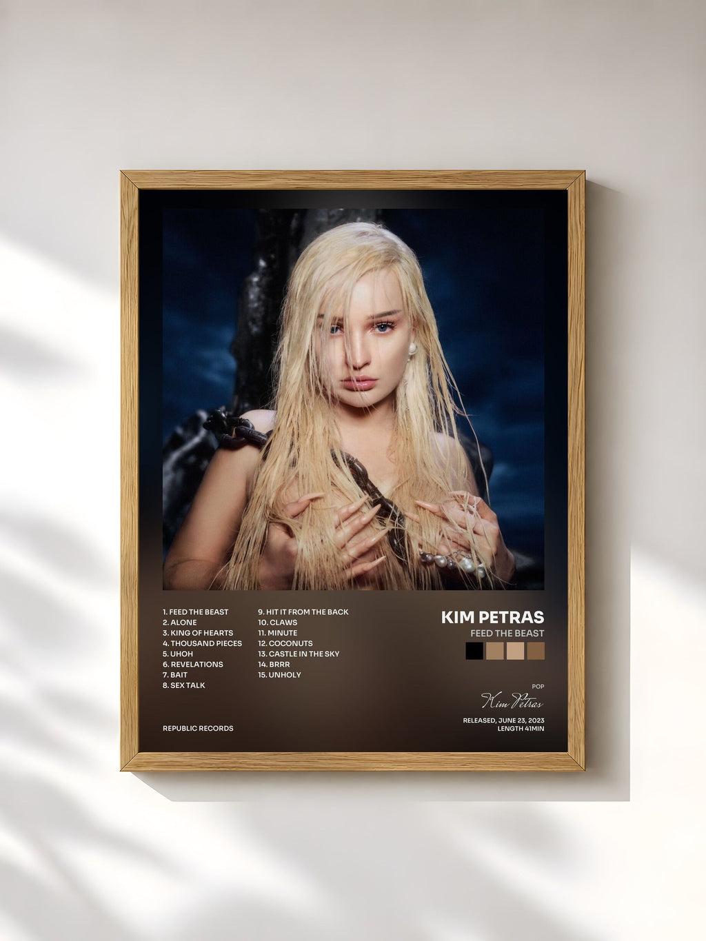 #bois Tableau de l'album Feed The Beast de Kim Petras, cadre en bois brut, imprimé et encadré en France