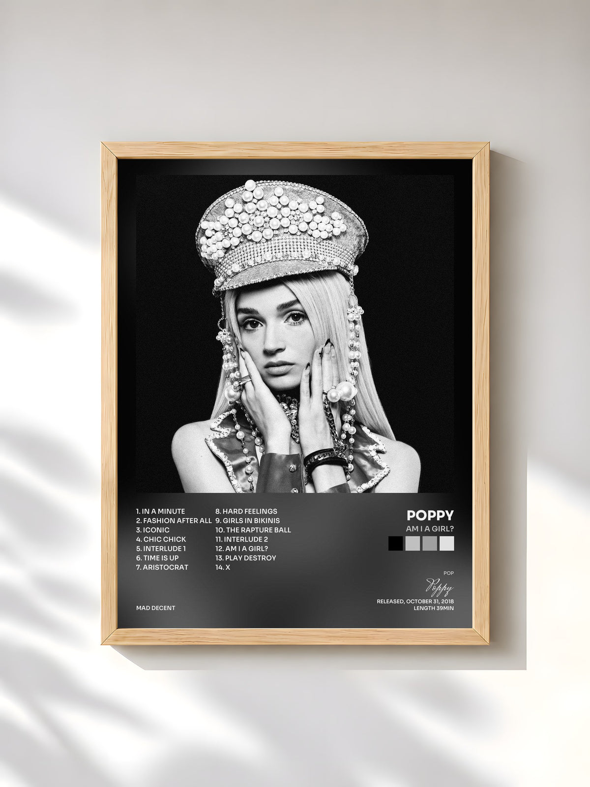 #bois Tableau de l'album Am I A Girl? de Poppy, cadre en bois brut, imprimé et encadré en France