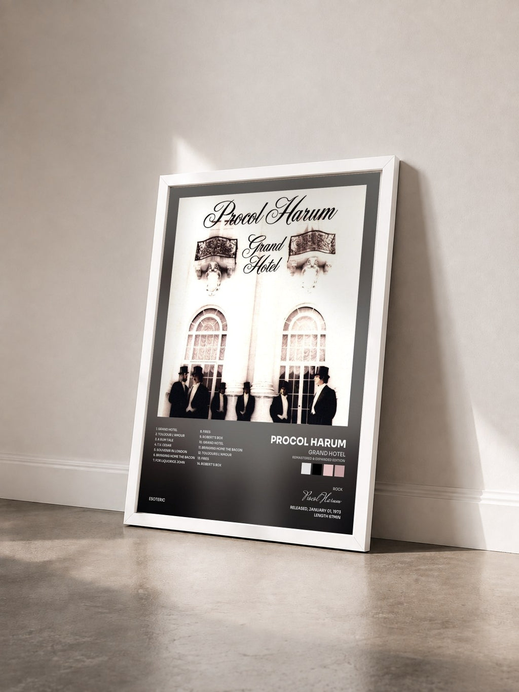 #blanc Tableau de l'album Grand Hotel (Remastered & Expanded Edition) de Procol Harum vu de trois quarts, cadre blanc