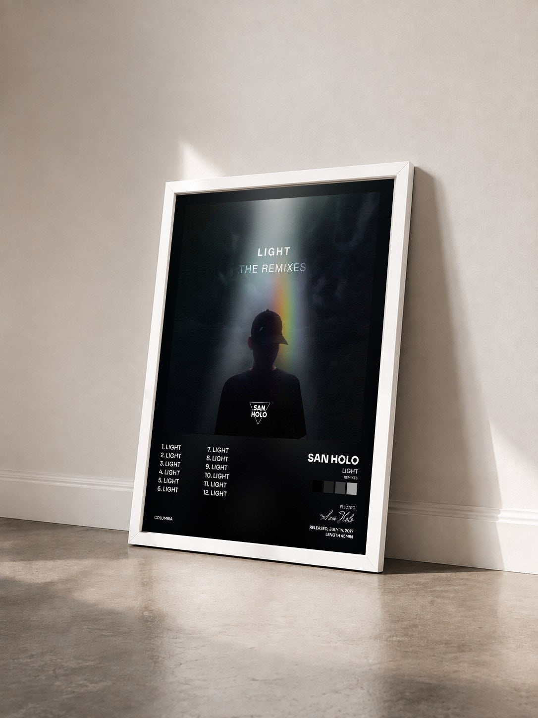 #blanc Tableau de l'album Light (Remixes) de San Holo vu de trois quarts, cadre blanc