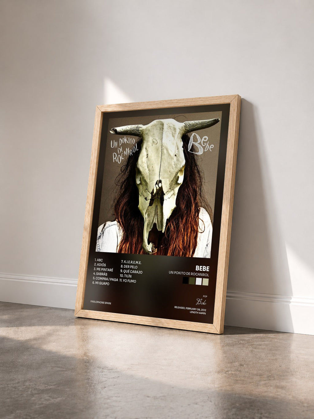 #bois Tableau de l'album Un Pokito De Rocanrol de Bebe vu de trois quarts, cadre en bois brut
