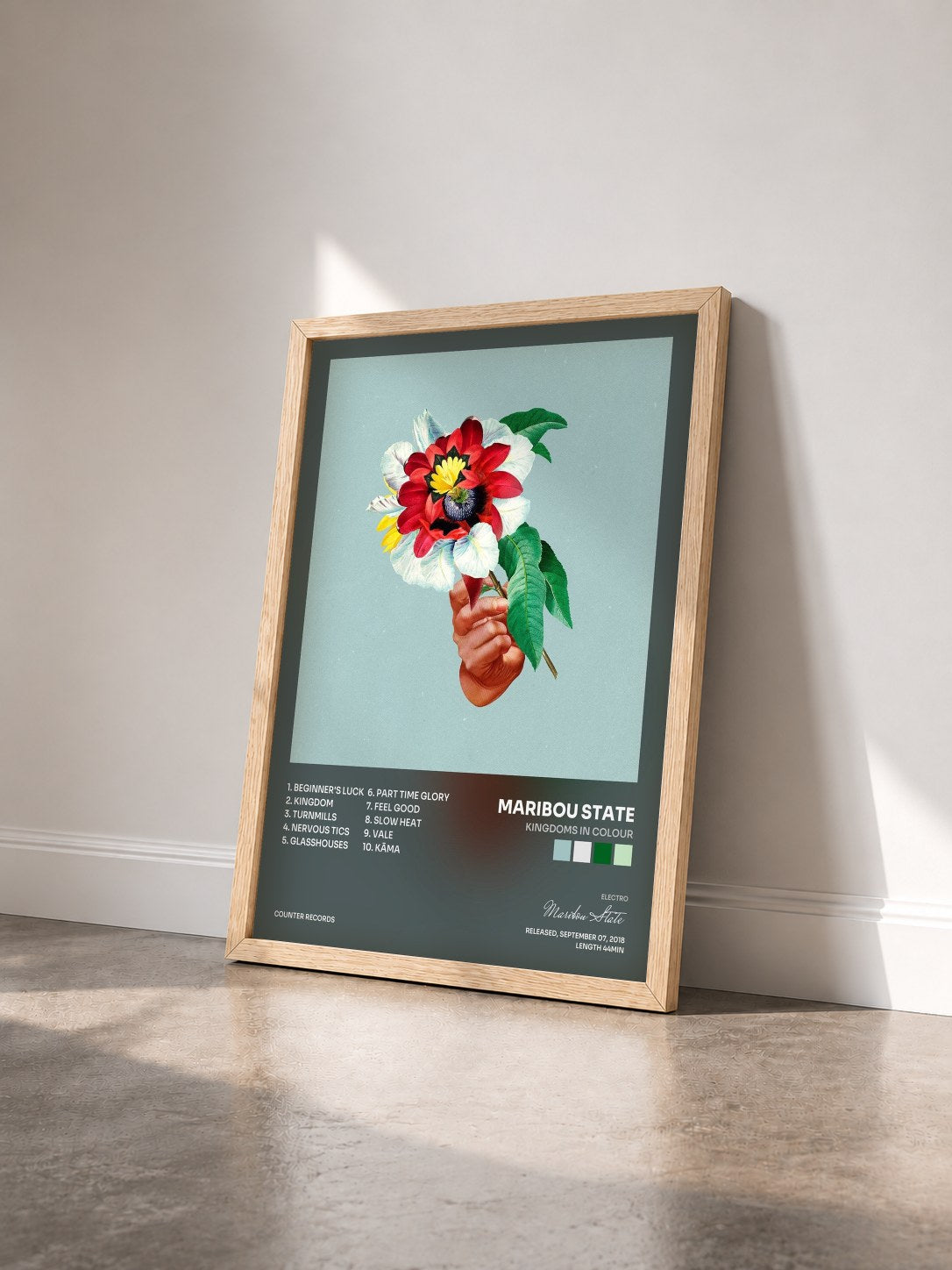 #bois Tableau de l'album Kingdoms In Colour de Maribou State vu de trois quarts, cadre en bois brut