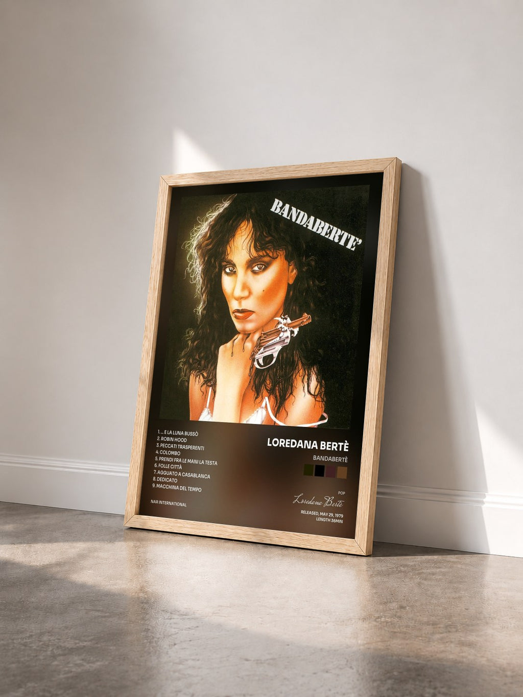 #bois Tableau de l'album BANDABERTÈ de Loredana Bertè vu de trois quarts, cadre en bois brut