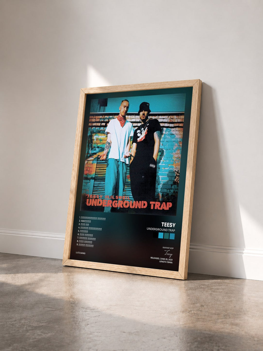 #bois Tableau de l'album Underground Trap de Teesy vu de trois quarts, cadre en bois brut