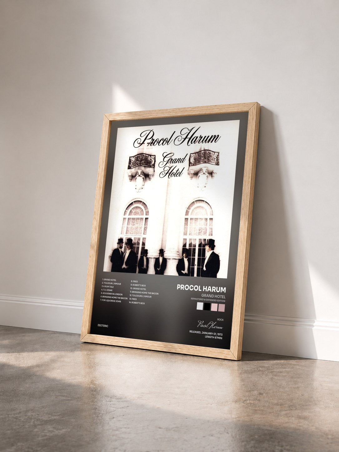 #bois Tableau de l'album Grand Hotel (Remastered & Expanded Edition) de Procol Harum vu de trois quarts, cadre en bois brut