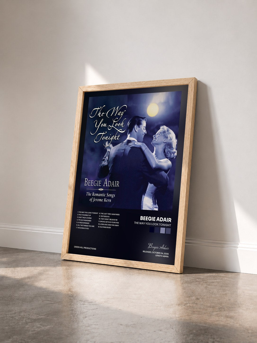 #bois Tableau de l'album The Way You Look Tonight de Beegie Adair vu de trois quarts, cadre en bois brut