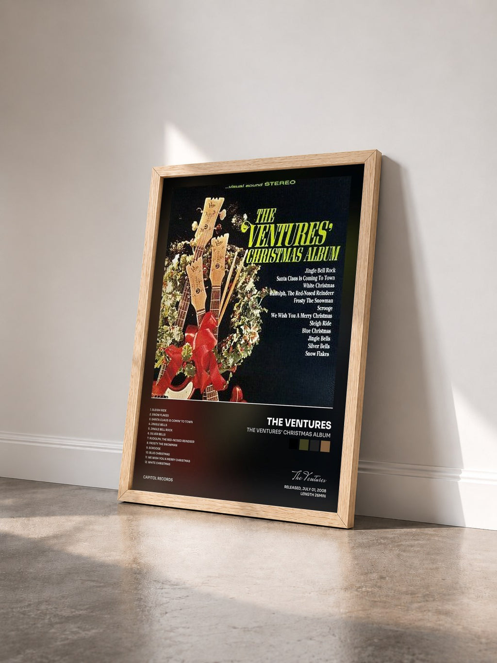 #bois Tableau de l'album The Ventures' Christmas Album de The Ventures vu de trois quarts, cadre en bois brut