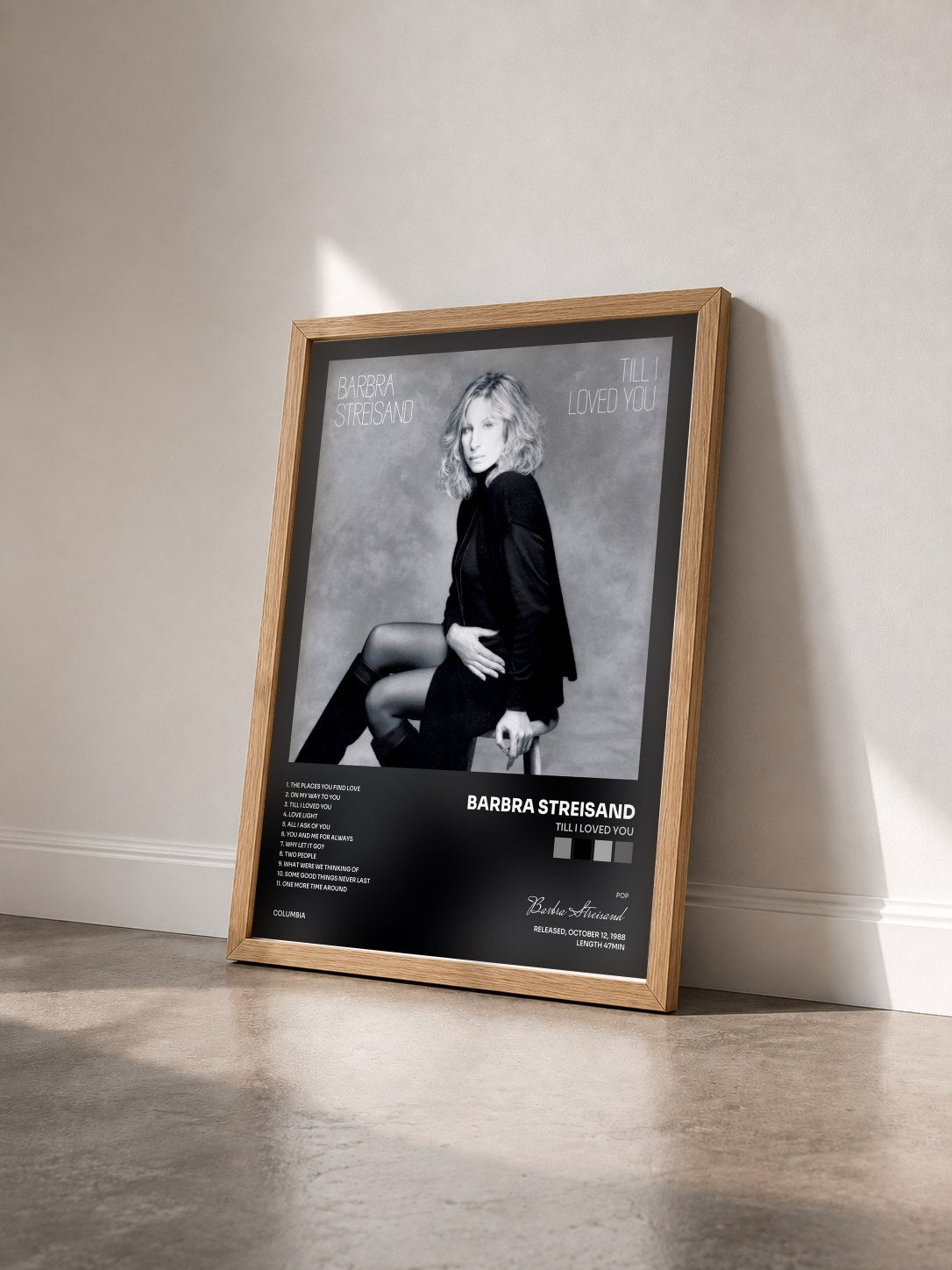 #bois Tableau de l'album Till I Loved You de Barbra Streisand vu de trois quarts, cadre en bois brut