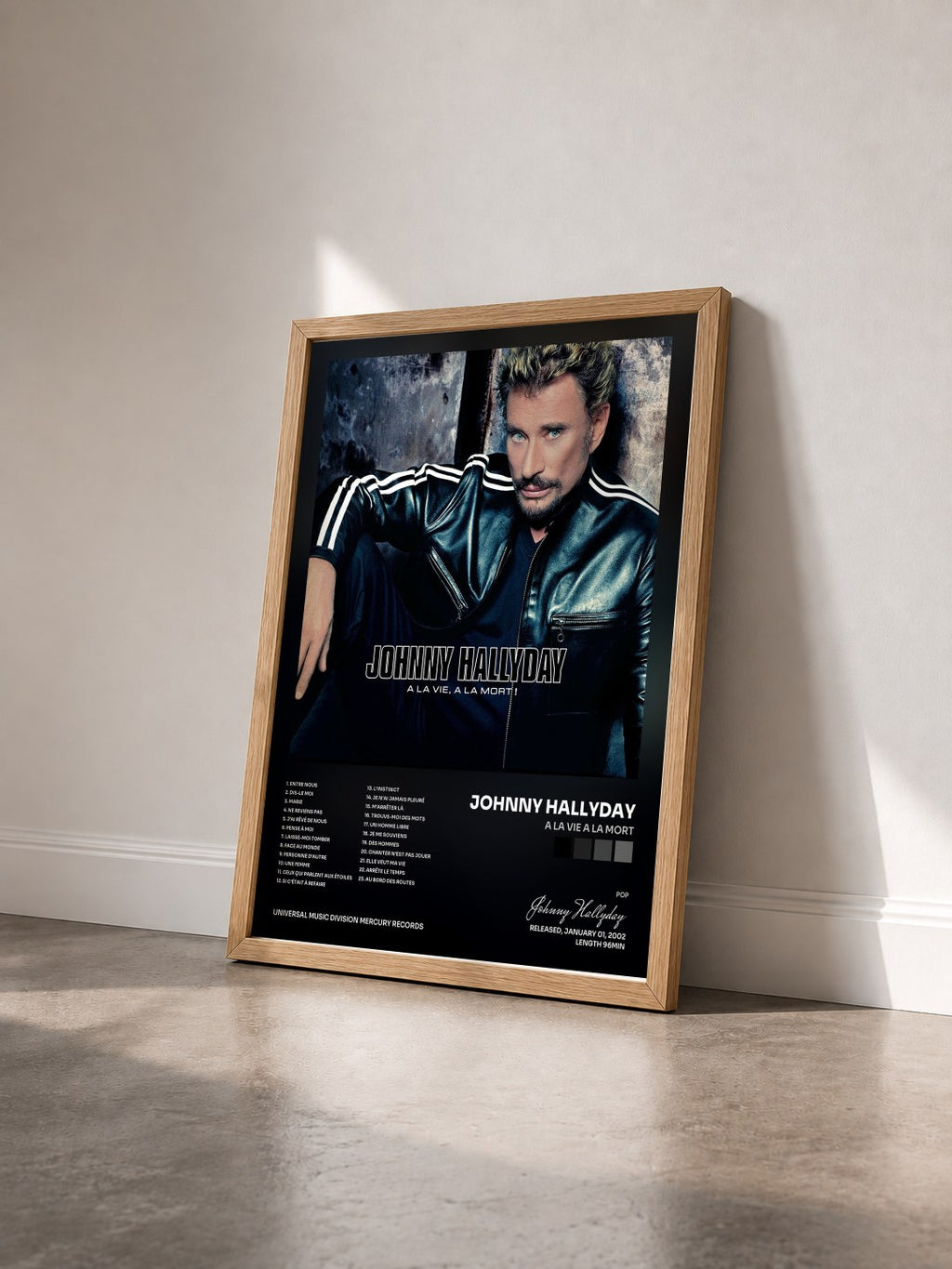 #bois Tableau de l'album A La Vie A La Mort de Johnny Hallyday vu de trois quarts, cadre en bois brut