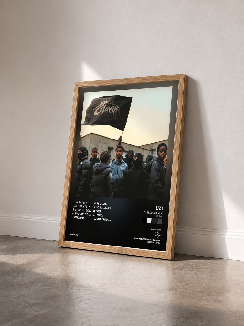 #bois Tableau de l'album SUR LE CHEMIN (NO SKIP) de UZI vu de trois quarts, cadre en bois brut
