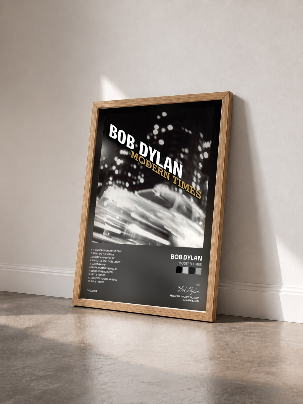#bois Tableau de l'album Modern Times de Bob Dylan vu de trois quarts, cadre en bois brut