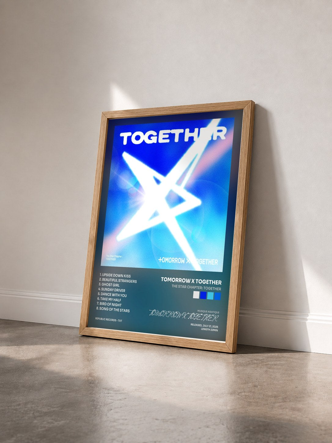 #bois Tableau de l'album The Star Chapter: TOGETHER de TOMORROW X TOGETHER vu de trois quarts, cadre en bois brut