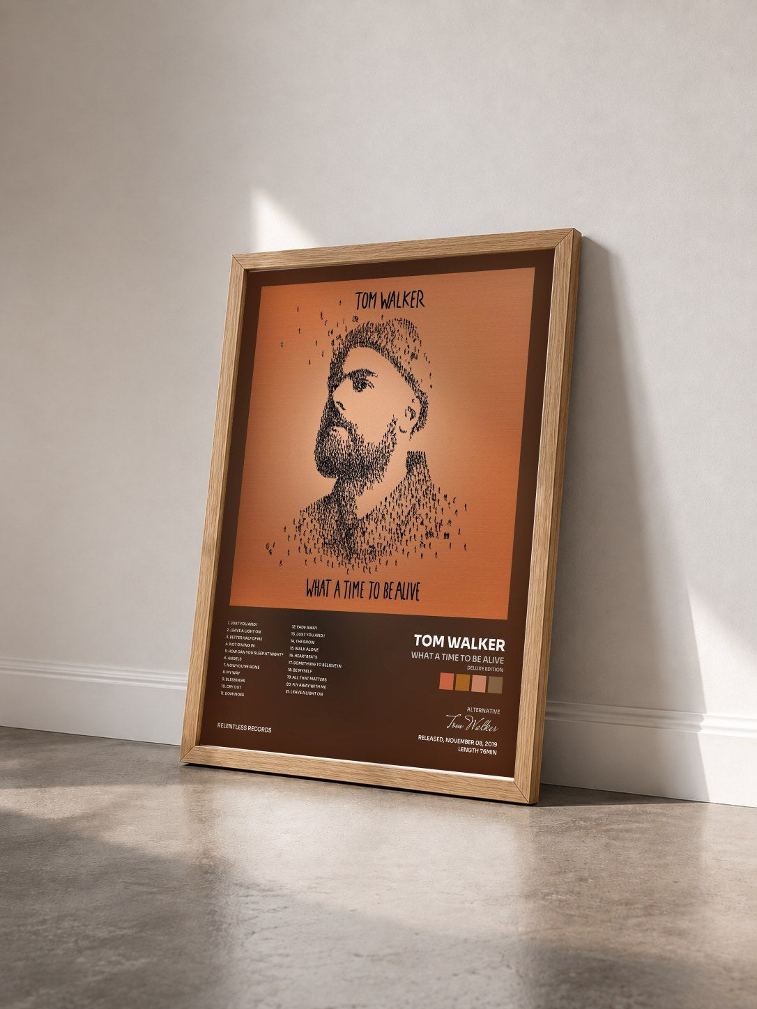 #bois Tableau de l'album What a Time To Be Alive (Deluxe Edition) de Tom Walker vu de trois quarts, cadre en bois brut