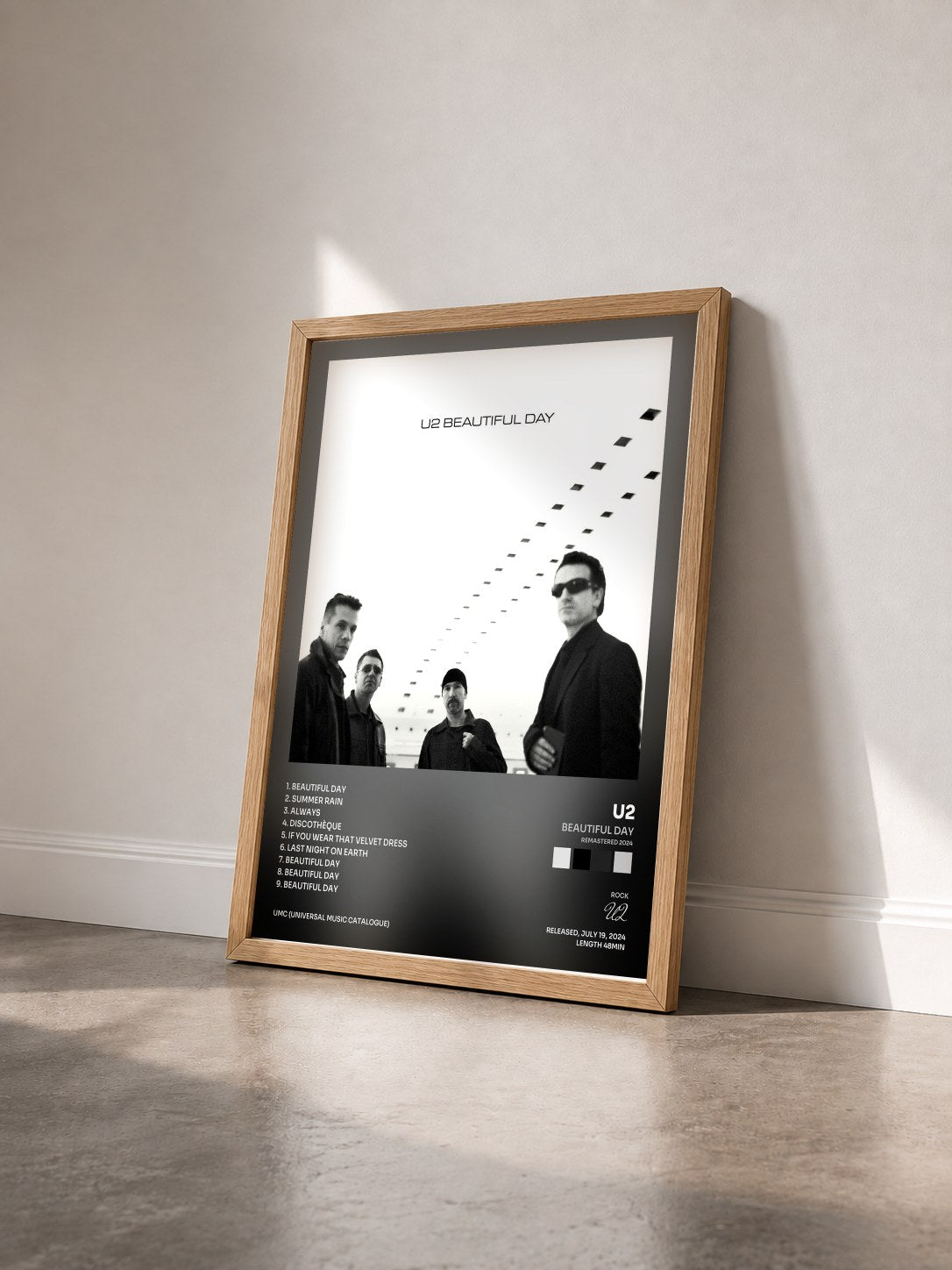 #bois Tableau de l'album Beautiful Day (Remastered 2024) de U2 vu de trois quarts, cadre en bois brut