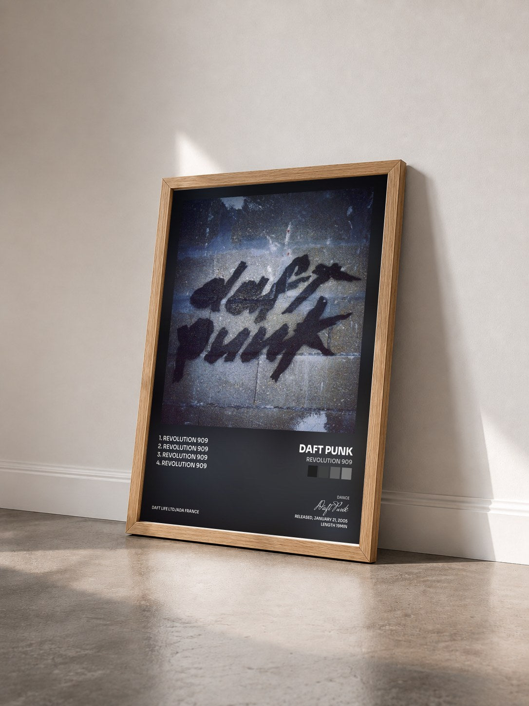 #bois Tableau de l'album Revolution 909 de Daft Punk vu de trois quarts, cadre en bois brut