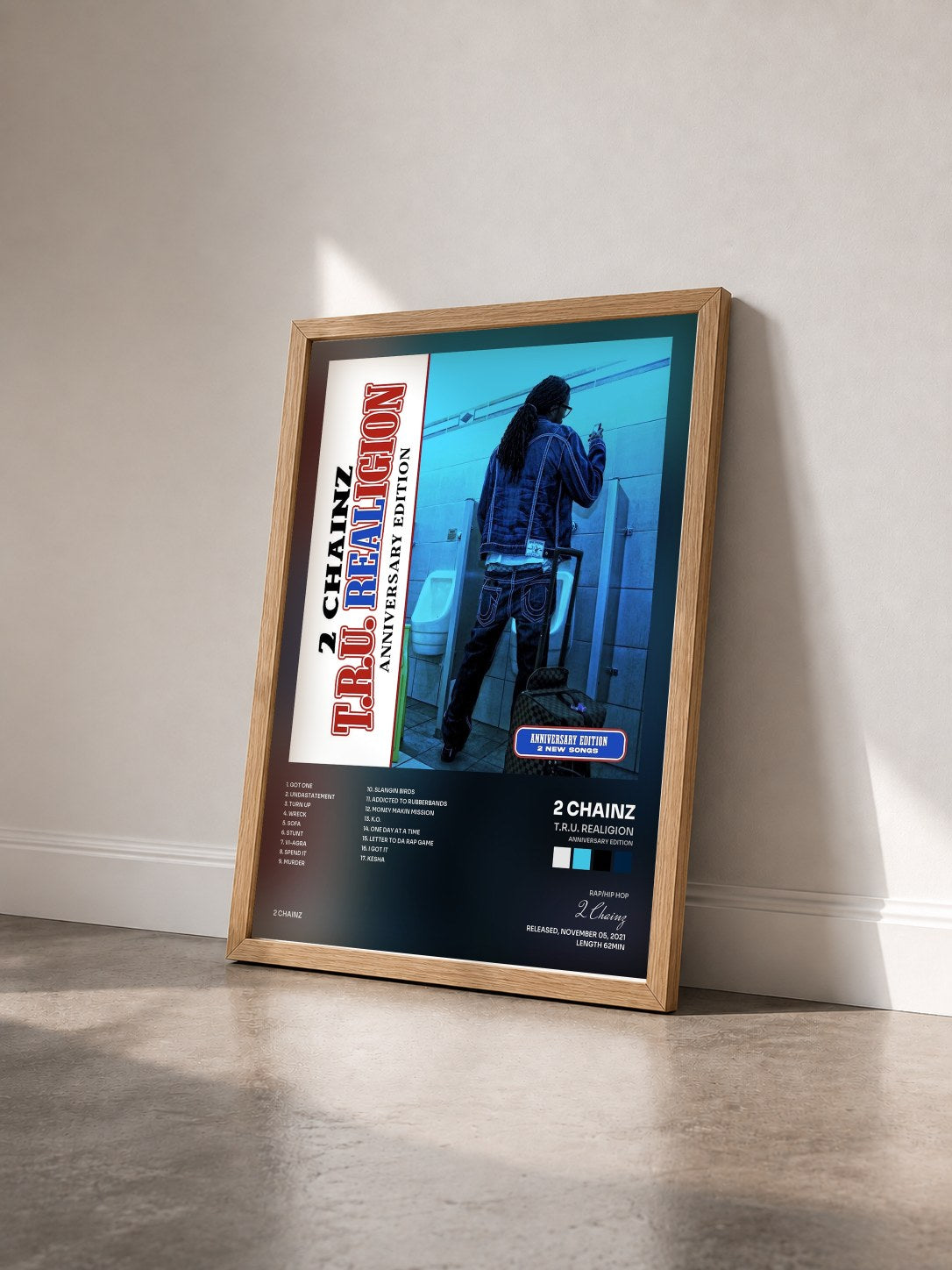 #bois Tableau de l'album T.R.U. REALigion (Anniversary Edition) de 2 Chainz vu de trois quarts, cadre en bois brut