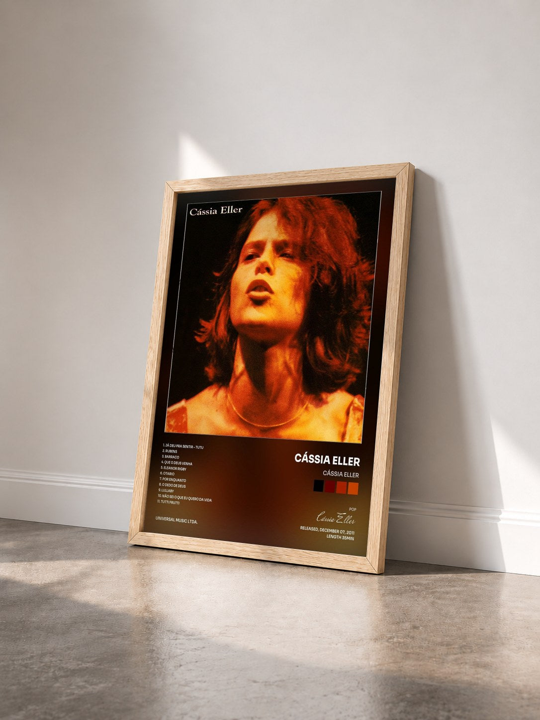 #bois Tableau de l'album Cássia Eller de Cássia Eller vu de trois quarts, cadre en bois brut