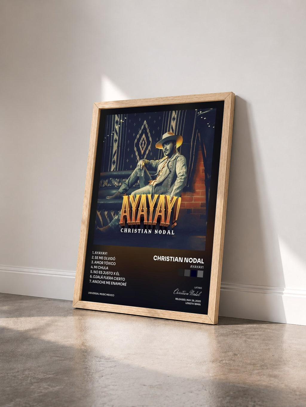 #bois Tableau de l'album AYAYAY! de Christian Nodal vu de trois quarts, cadre en bois brut