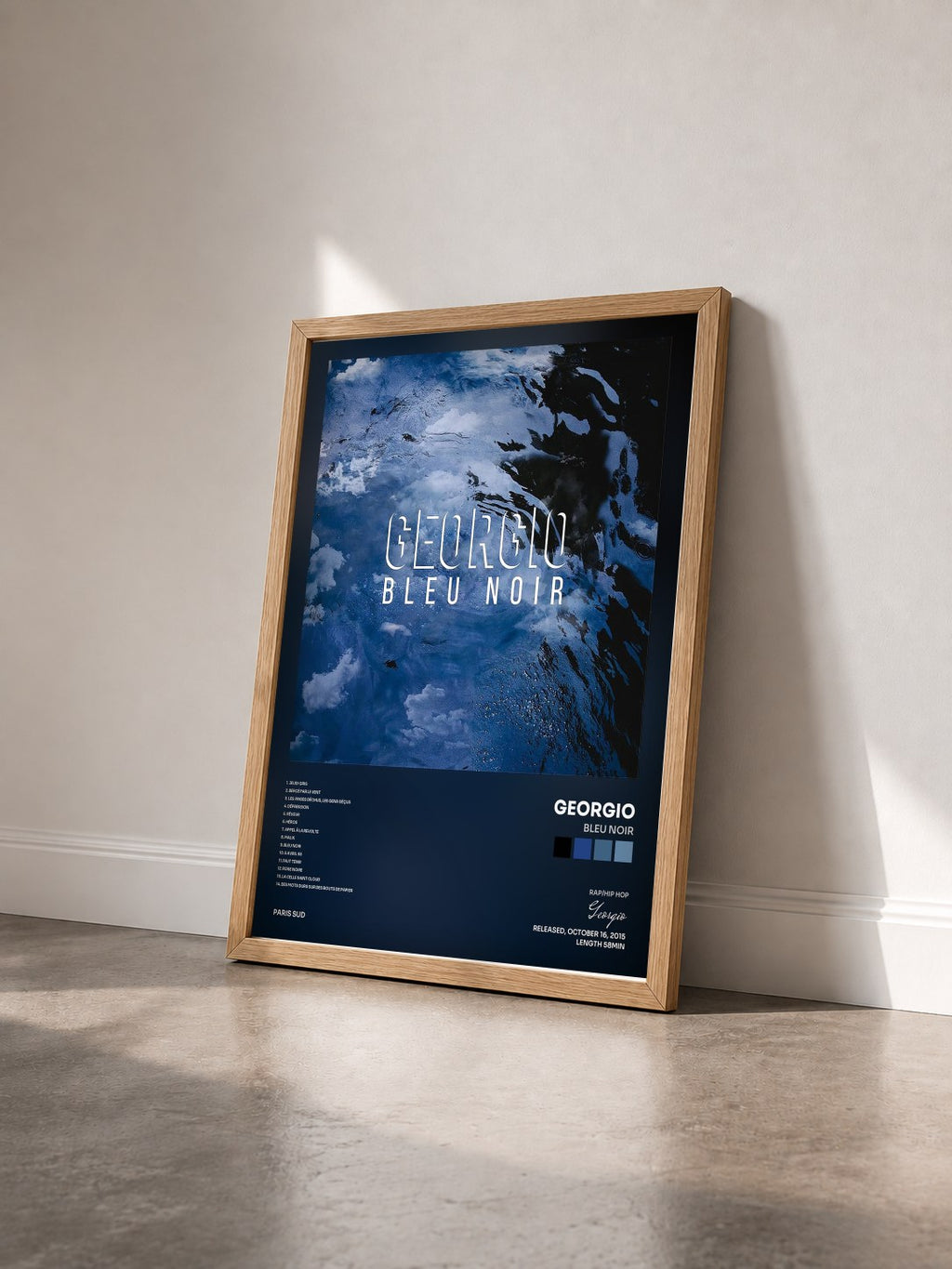 #bois Tableau de l'album Bleu noir de Georgio vu de trois quarts, cadre en bois brut