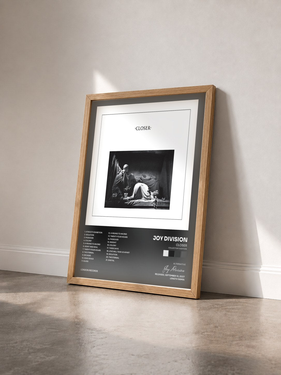 #bois Tableau de l'album Closer (Collector's Edition) de Joy Division vu de trois quarts, cadre en bois brut