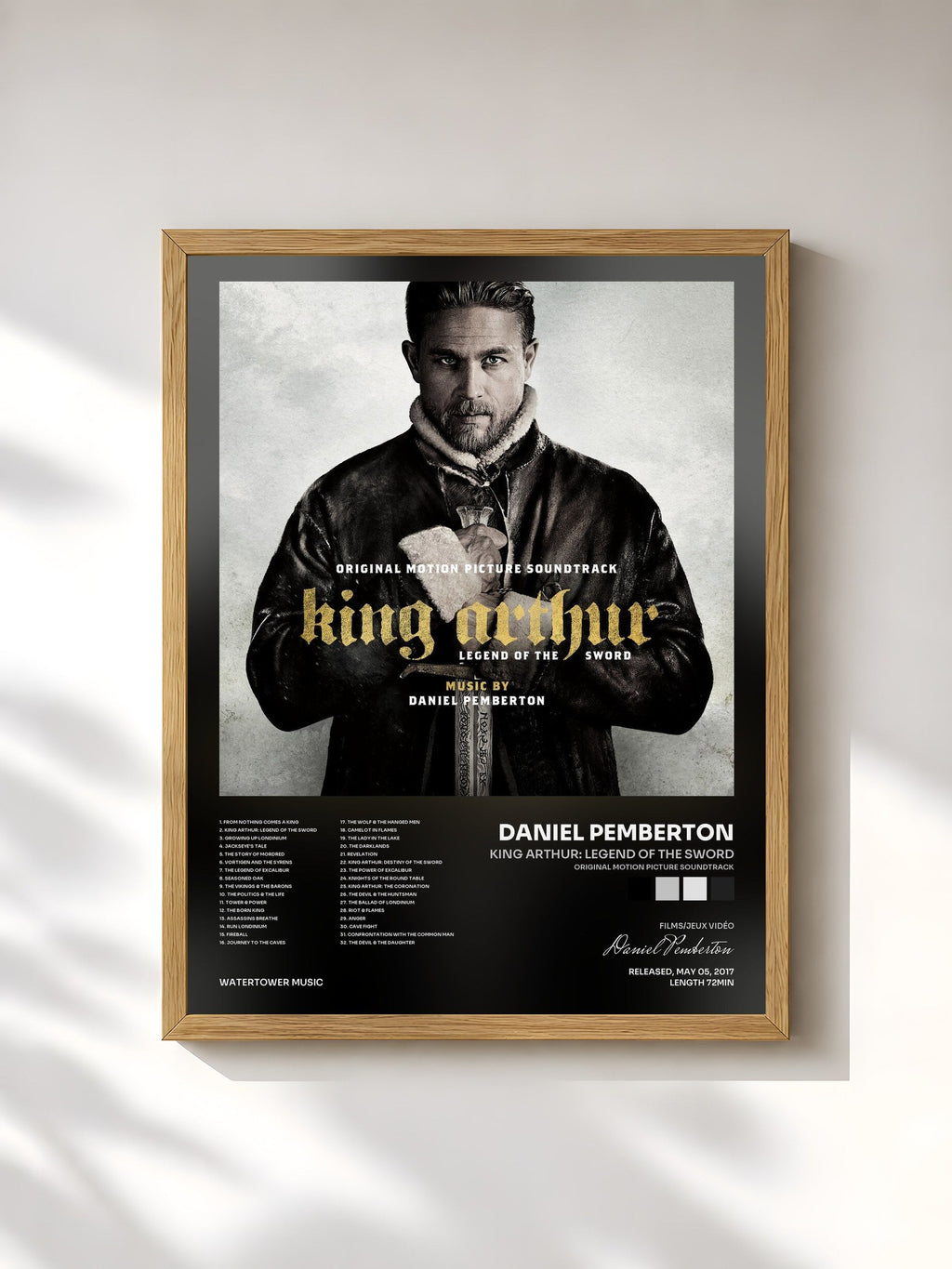 #bois Tableau de l'album King Arthur: Legend of the Sword (Original Motion Picture Soundtrack) de Daniel Pemberton, cadre en bois brut, imprimé et encadré en France
