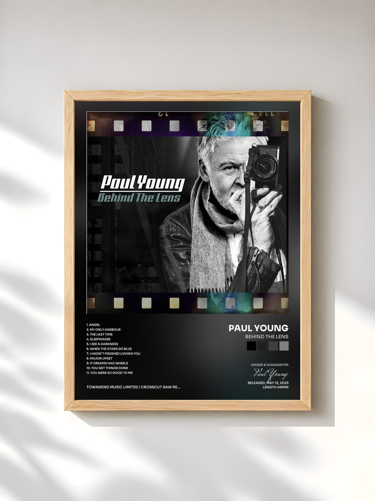 #bois Tableau de l'album Behind The Lens de Paul Young, cadre en bois brut, imprimé et encadré en France