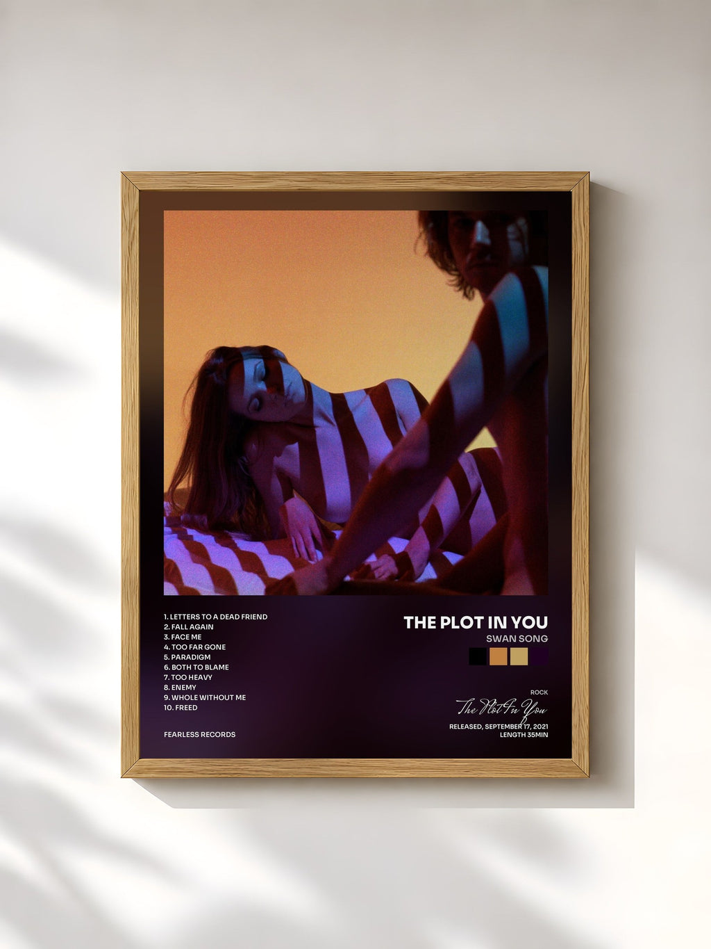 #bois Tableau de l'album Swan Song de The Plot In You, cadre en bois brut, imprimé et encadré en France