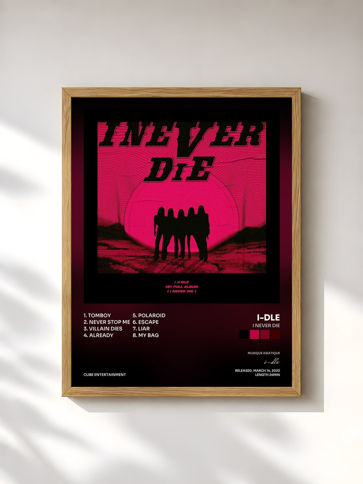 #bois Tableau de l'album I NEVER DIE de i-dle, cadre en bois brut, imprimé et encadré en France