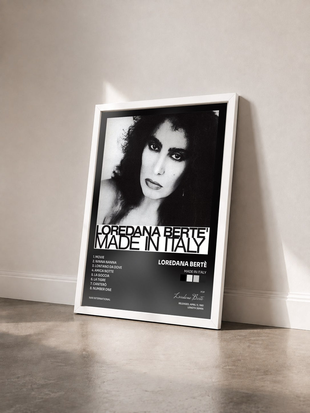 #blanc Tableau de l'album Made In Italy de Loredana Bertè vu de trois quarts, cadre blanc