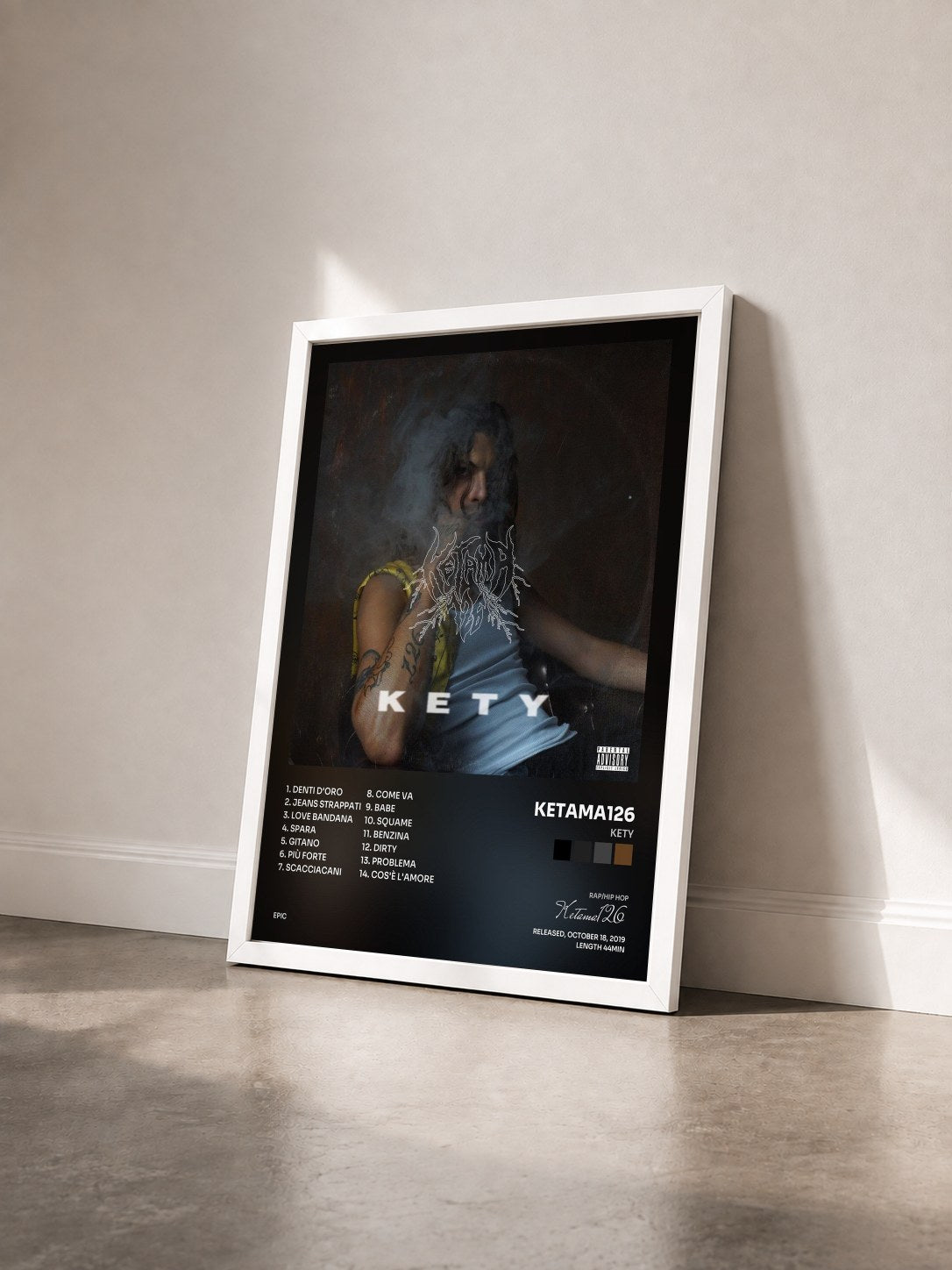 #blanc Tableau de l'album KETY de Ketama126 vu de trois quarts, cadre blanc