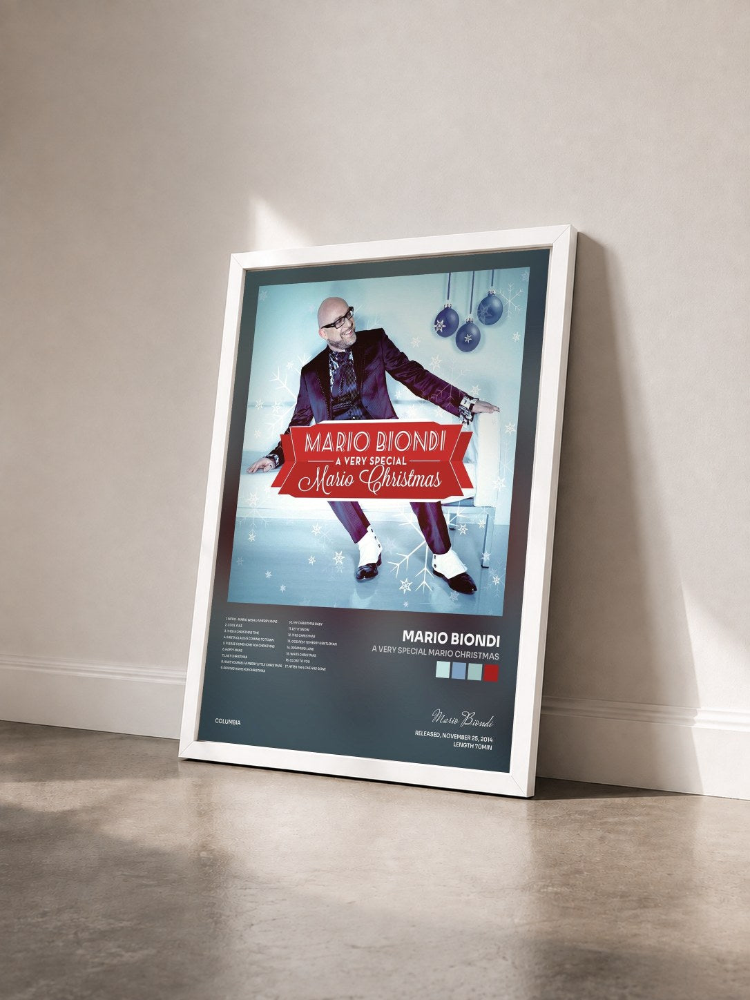 #blanc Tableau de l'album A Very Special Mario Christmas de Mario Biondi vu de trois quarts, cadre blanc