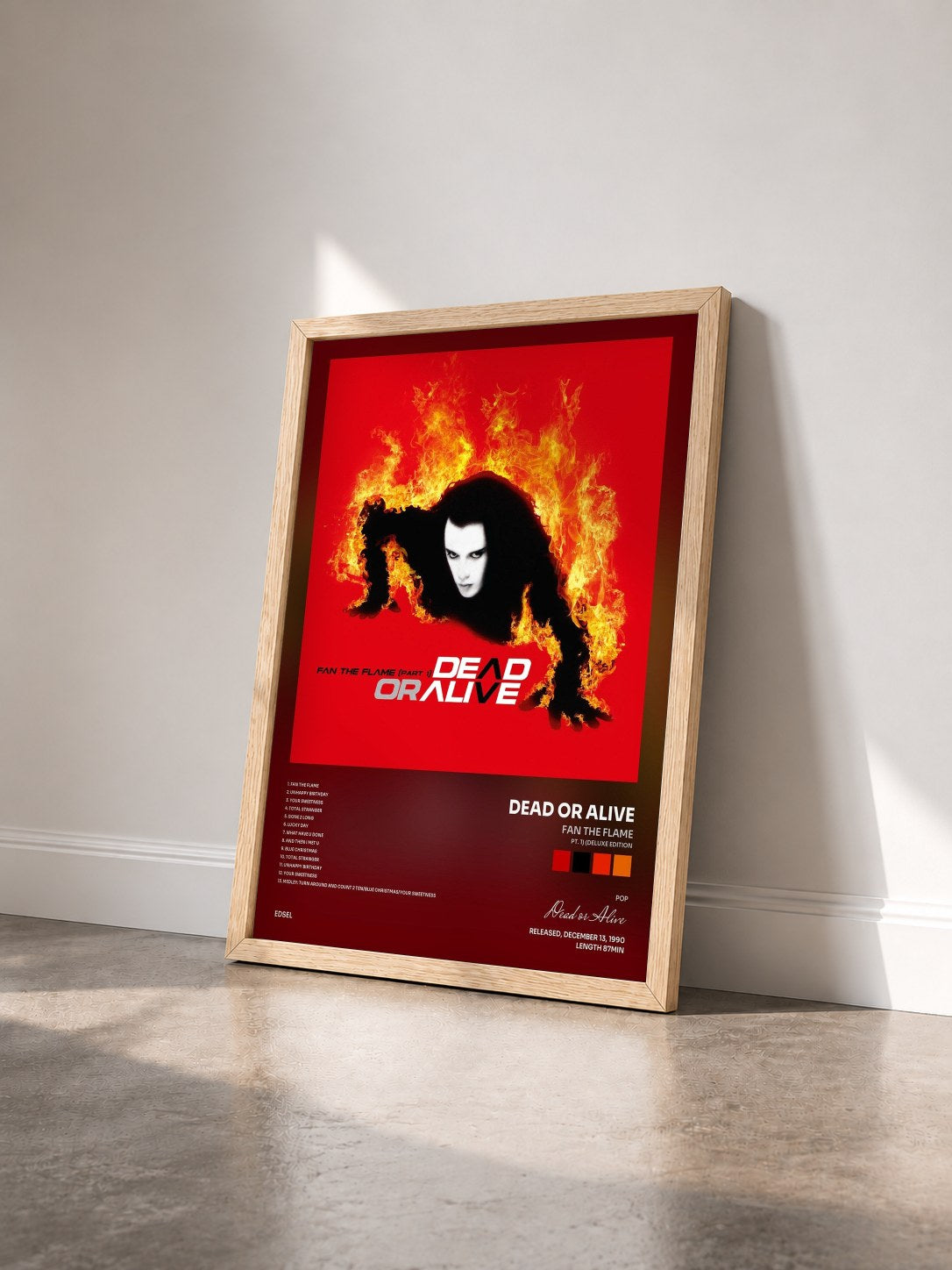 #bois Tableau de l'album Fan the Flame (Pt. 1) (Deluxe Edition) de Dead or Alive vu de trois quarts, cadre en bois brut