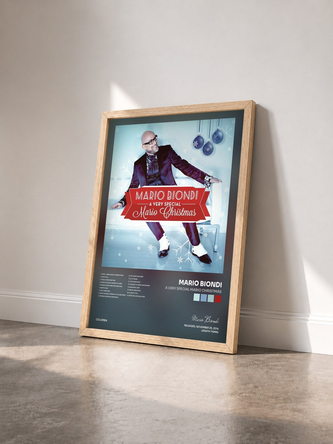 #bois Tableau de l'album A Very Special Mario Christmas de Mario Biondi vu de trois quarts, cadre en bois brut