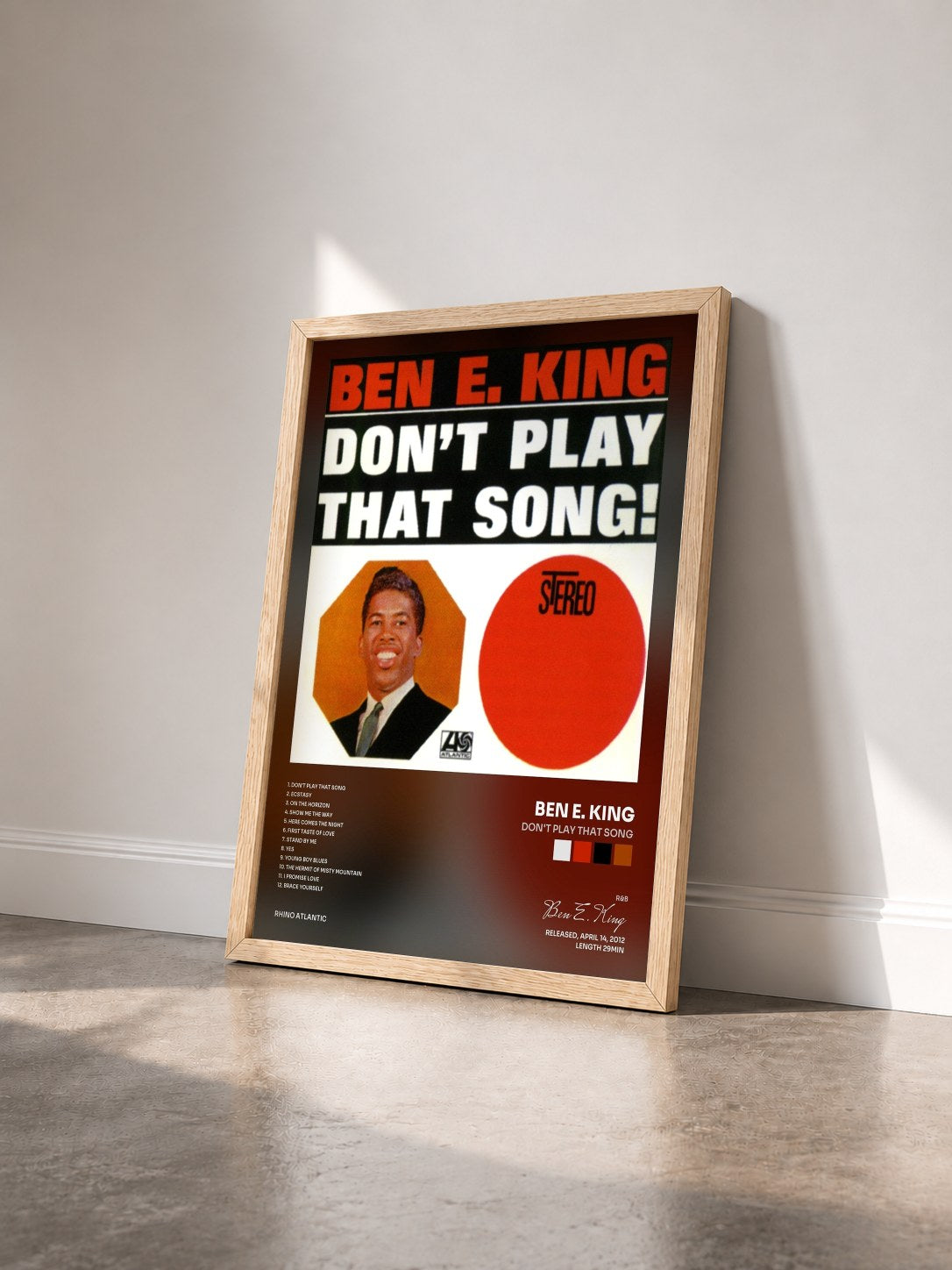 #bois Tableau de l'album Don't Play That Song de Ben E. King vu de trois quarts, cadre en bois brut