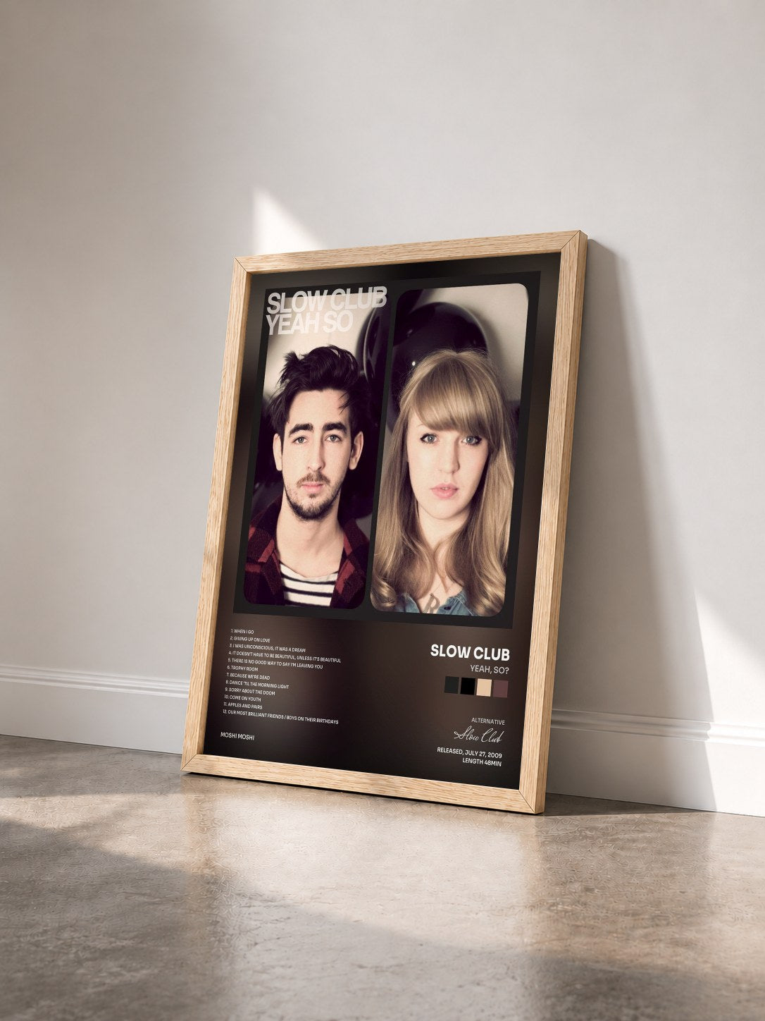 #bois Tableau de l'album Yeah, So? de Slow Club vu de trois quarts, cadre en bois brut