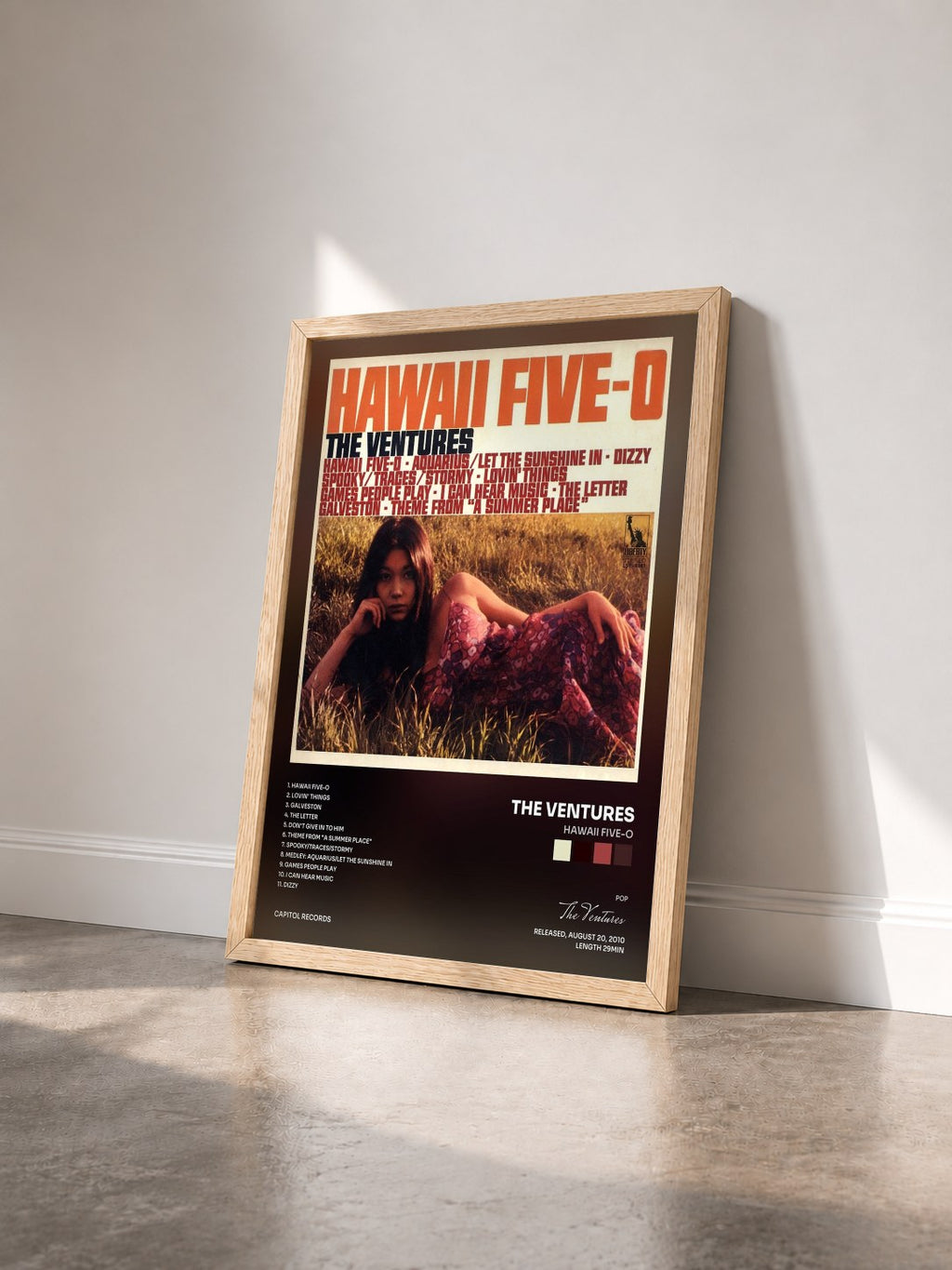 #bois Tableau de l'album Hawaii Five-O de The Ventures vu de trois quarts, cadre en bois brut