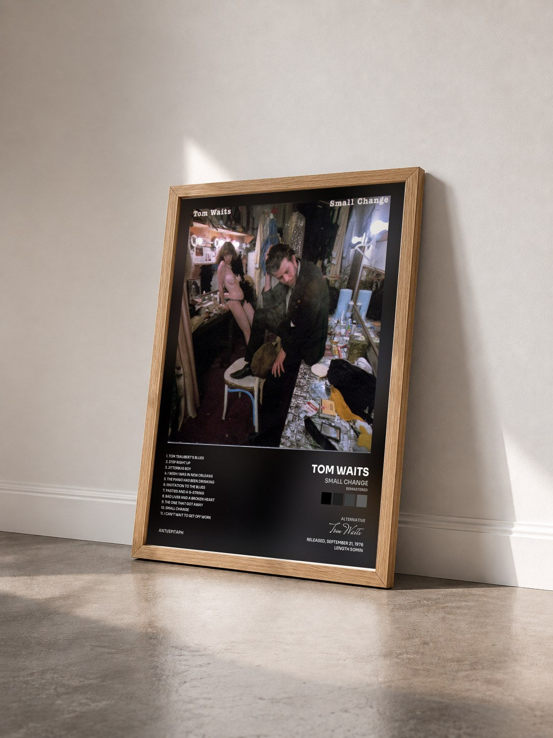 #bois Tableau de l'album Small Change (Remastered) de Tom Waits vu de trois quarts, cadre en bois brut