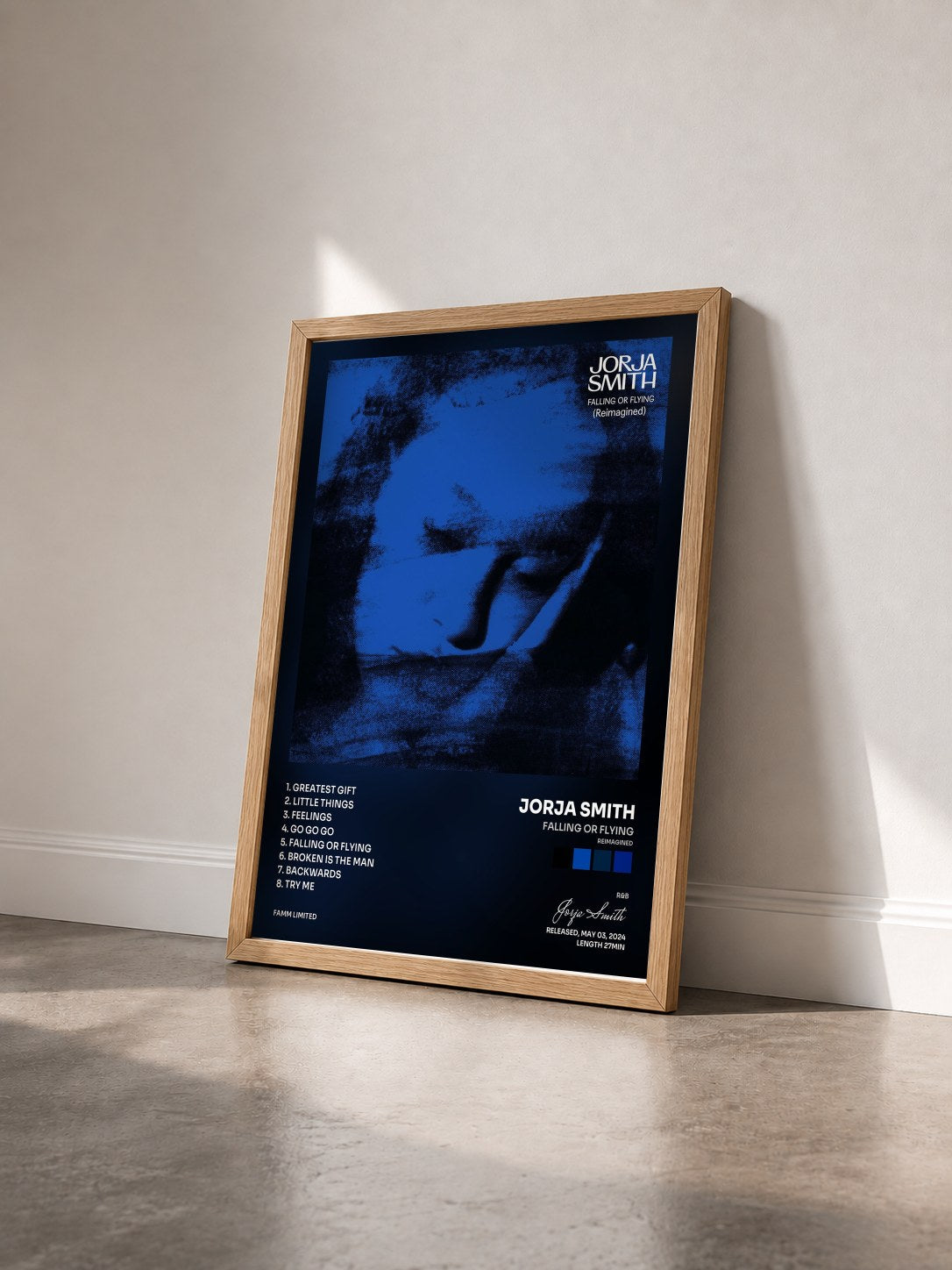 #bois Tableau de l'album falling or flying (Reimagined) de Jorja Smith vu de trois quarts, cadre en bois brut